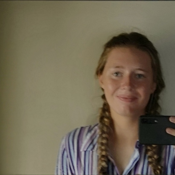 Meet your Posher, Hailey - Picture 1 of 1